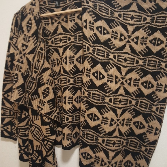 Patterned Flowy Cozy Cardigan - Picture 3 of 6